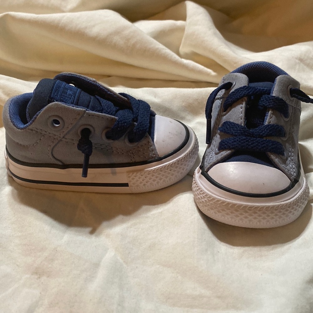 EUC size 2 toddler converse all stars low top grey blue